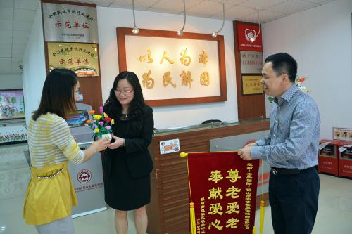 尊老爱老，贡献爱心 ——suncitygroup太阳集团“敬老、爱老” 送产品活动